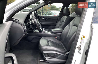 Позашляховик / Кросовер Audi Q7 2016 в 