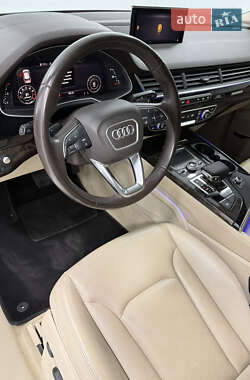 Позашляховик / Кросовер Audi Q7 2017 в 