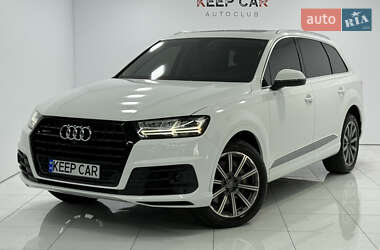Позашляховик / Кросовер Audi Q7 2017 в 