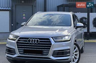Внедорожник / Кроссовер Audi Q7 2015 в 