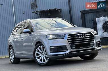 Внедорожник / Кроссовер Audi Q7 2015 в 