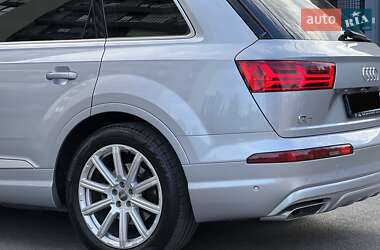 Внедорожник / Кроссовер Audi Q7 2015 в 