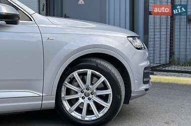 Внедорожник / Кроссовер Audi Q7 2015 в 