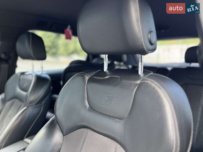 Позашляховик / Кросовер Audi Q7 2015 в Ужгороді