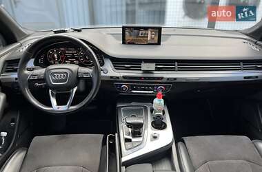 Внедорожник / Кроссовер Audi Q7 2015 в 