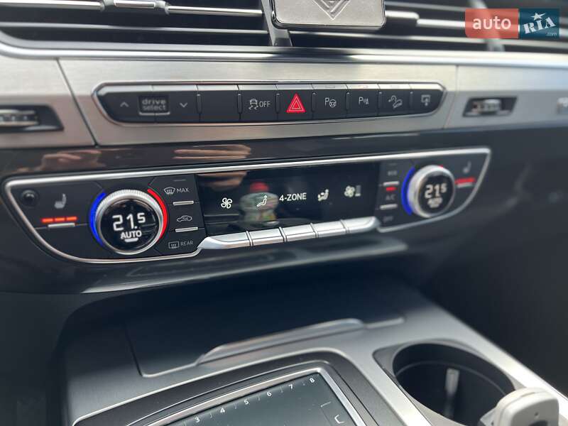 Позашляховик / Кросовер Audi Q7 2015 в Ужгороді