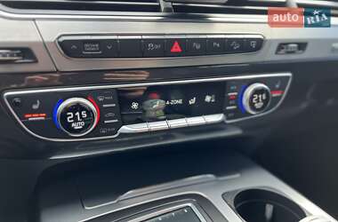 Внедорожник / Кроссовер Audi Q7 2015 в 