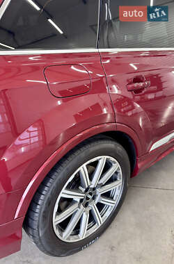 Позашляховик / Кросовер Audi Q7 2020 в 