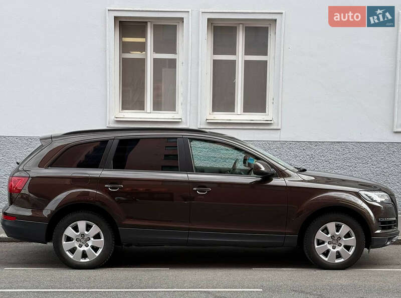 Внедорожник / Кроссовер Audi Q7 2011 в 