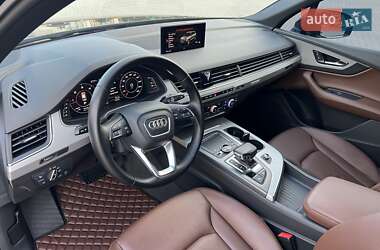 Внедорожник / Кроссовер Audi Q7 2016 в 