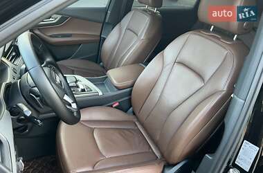 Внедорожник / Кроссовер Audi Q7 2016 в 