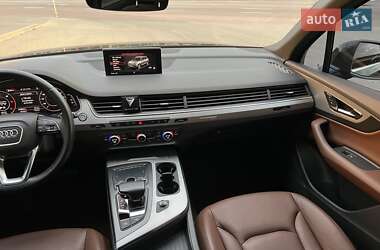 Внедорожник / Кроссовер Audi Q7 2016 в 