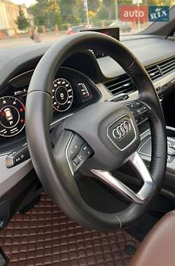 Внедорожник / Кроссовер Audi Q7 2016 в 