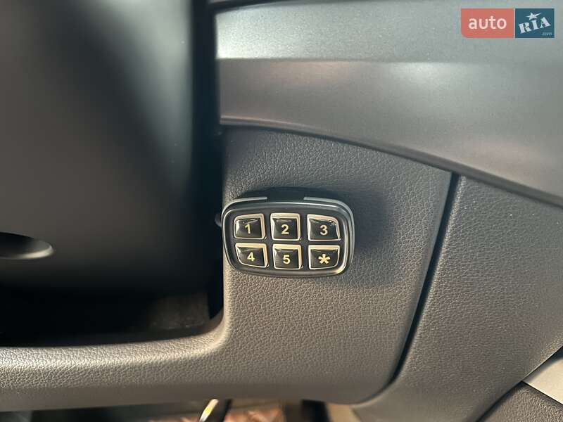 Позашляховик / Кросовер Audi Q7 2016 в Житомирі