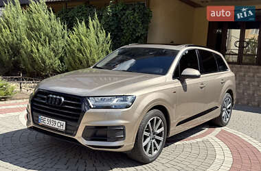 Внедорожник / Кроссовер Audi Q7 2018 в 