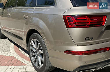 Внедорожник / Кроссовер Audi Q7 2018 в 