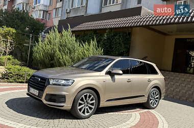 Внедорожник / Кроссовер Audi Q7 2018 в 