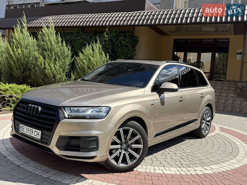 Внедорожник / Кроссовер Audi Q7 2018 в 