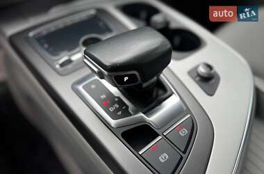 Внедорожник / Кроссовер Audi Q7 2017 в 