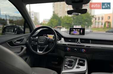 Внедорожник / Кроссовер Audi Q7 2017 в 
