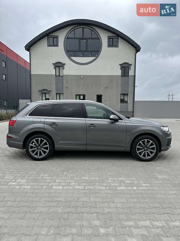 Внедорожник / Кроссовер Audi Q7 2016 в Белогородке