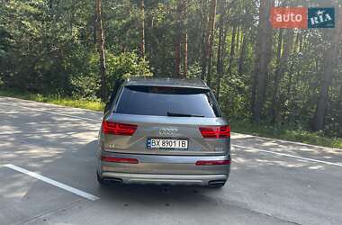 Внедорожник / Кроссовер Audi Q7 2016 в 
