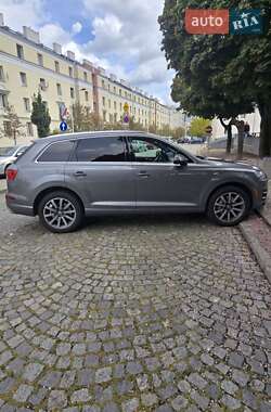 Внедорожник / Кроссовер Audi Q7 2016 в 