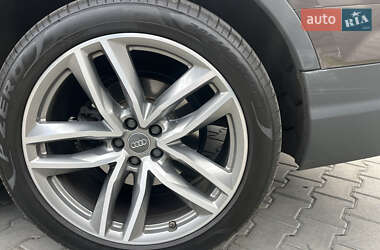 Позашляховик / Кросовер Audi Q7 2015 в 
