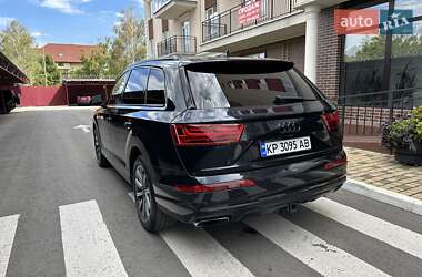 Внедорожник / Кроссовер Audi Q7 2016 в 