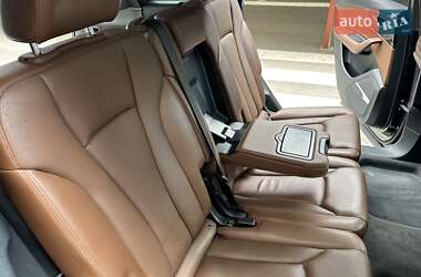 Внедорожник / Кроссовер Audi Q7 2016 в 