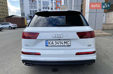 Внедорожник / Кроссовер Audi Q7 2016 в 