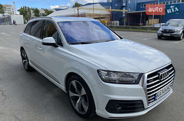 Внедорожник / Кроссовер Audi Q7 2016 в 