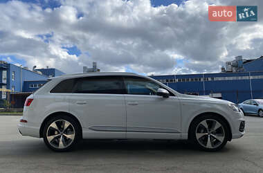Внедорожник / Кроссовер Audi Q7 2016 в 