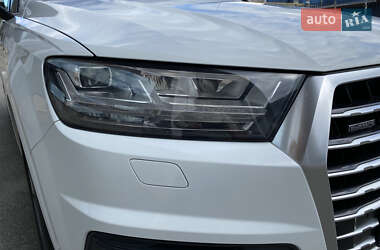 Внедорожник / Кроссовер Audi Q7 2016 в 