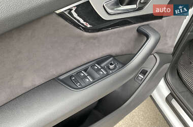 Внедорожник / Кроссовер Audi Q7 2016 в 