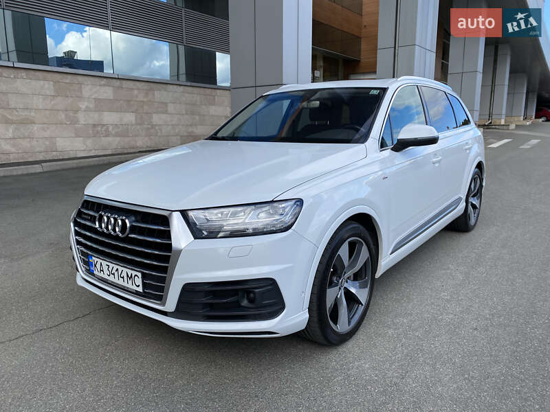Внедорожник / Кроссовер Audi Q7 2016 в 