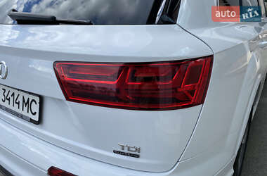 Внедорожник / Кроссовер Audi Q7 2016 в 