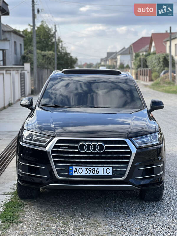 Позашляховик / Кросовер Audi Q7 2016 в Виноградові