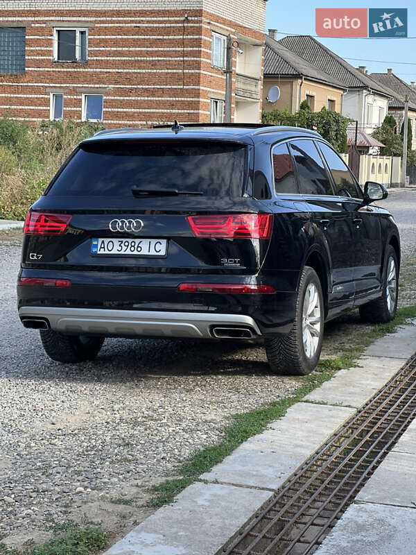 Позашляховик / Кросовер Audi Q7 2016 в Виноградові