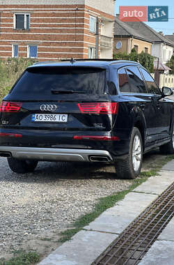 Позашляховик / Кросовер Audi Q7 2016 в 