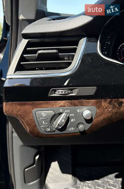 Позашляховик / Кросовер Audi Q7 2017 в 