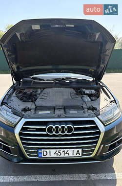 Позашляховик / Кросовер Audi Q7 2017 в 