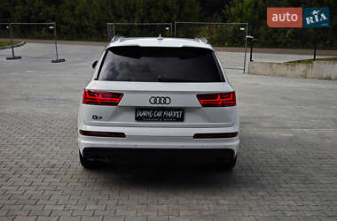 Внедорожник / Кроссовер Audi Q7 2016 в 