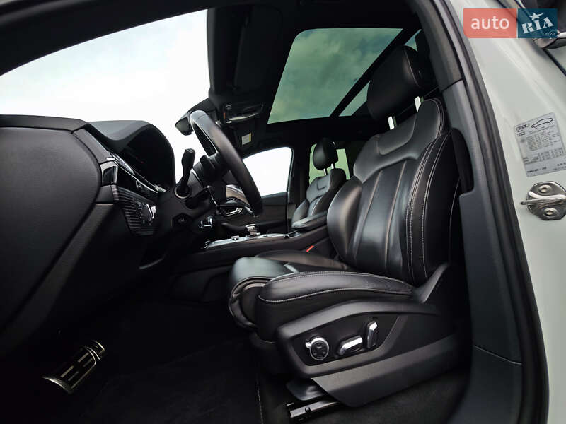 Позашляховик / Кросовер Audi Q7 2016 в Дубні