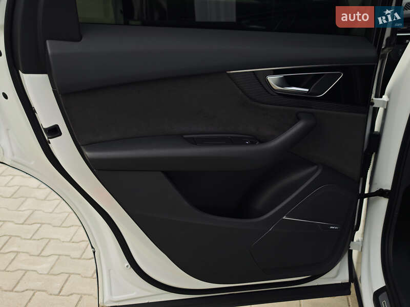 Позашляховик / Кросовер Audi Q7 2016 в Дубні