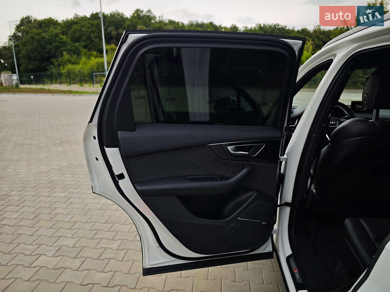 Позашляховик / Кросовер Audi Q7 2016 в Дубні