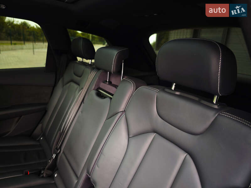 Позашляховик / Кросовер Audi Q7 2016 в Дубні