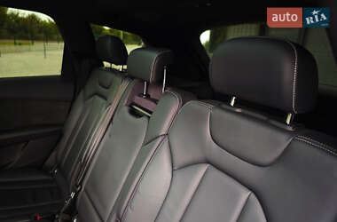 Внедорожник / Кроссовер Audi Q7 2016 в 