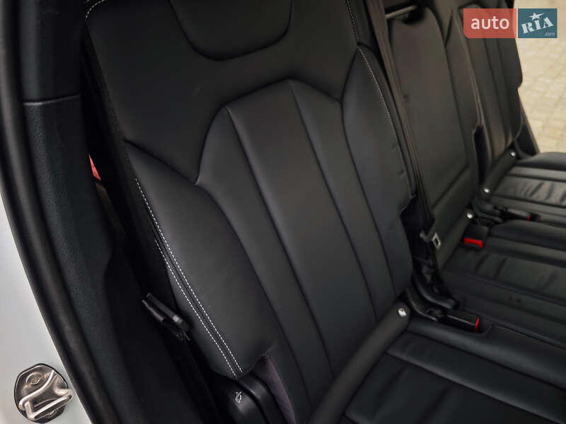 Позашляховик / Кросовер Audi Q7 2016 в Дубні