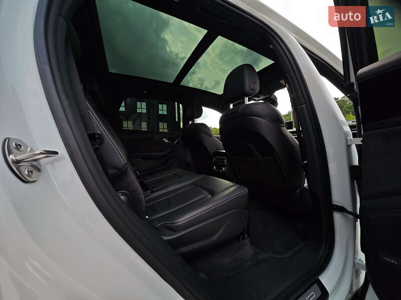 Позашляховик / Кросовер Audi Q7 2016 в Дубні